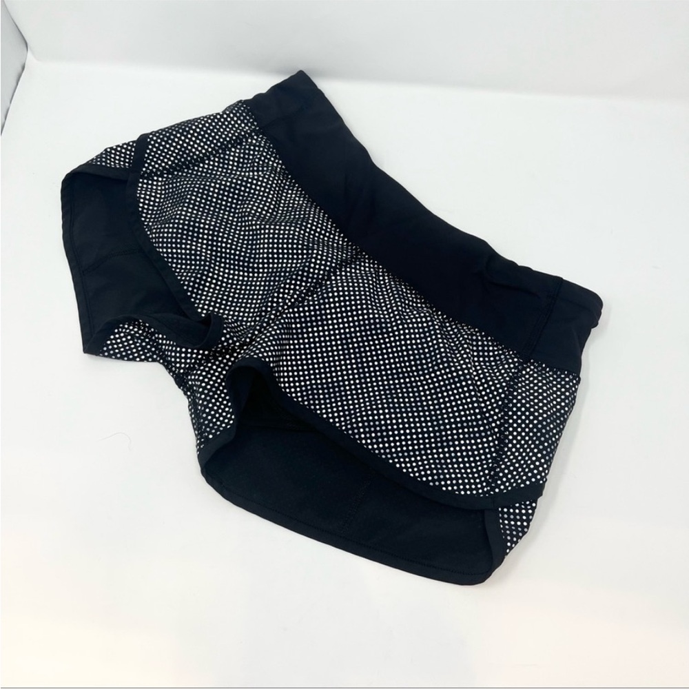 Lululemon size 4 speed up shorts polka dot black/white 2.5"